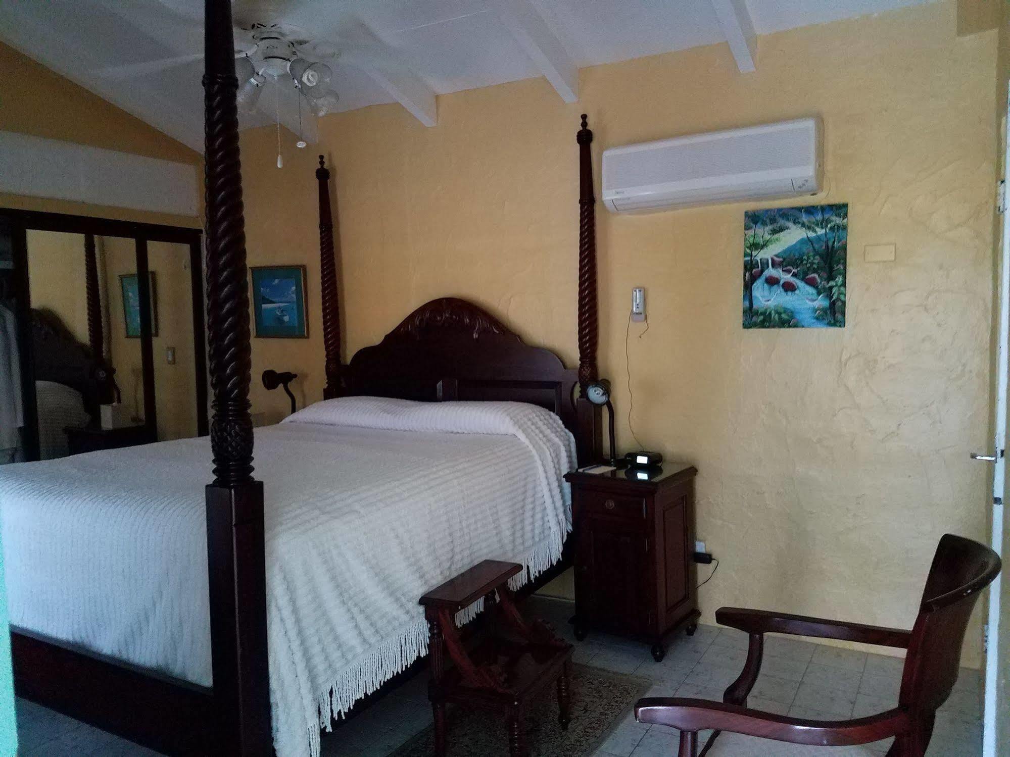 Carringtons Inn Saint Croix Island Экстерьер фото